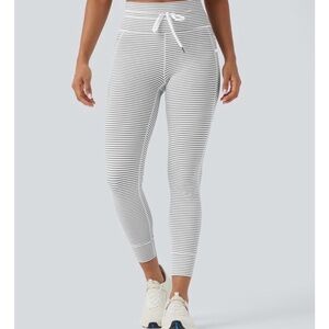 Like-new Halara high waisted striped leggings jogger 7/8 length Size Xl